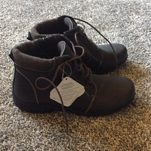 Propet - Picture 1 of 3